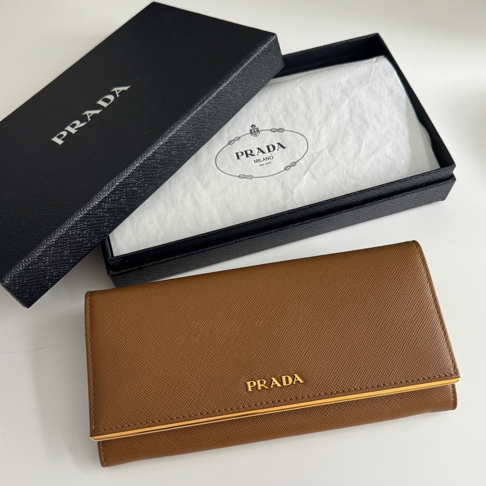Brand NeW Prada Saffiano Metal Bar Wallet in Caramel/light gold